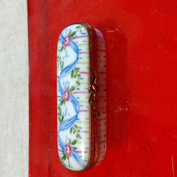 Authentic Limoges porcelain hand painted box - Picture 1 of 6